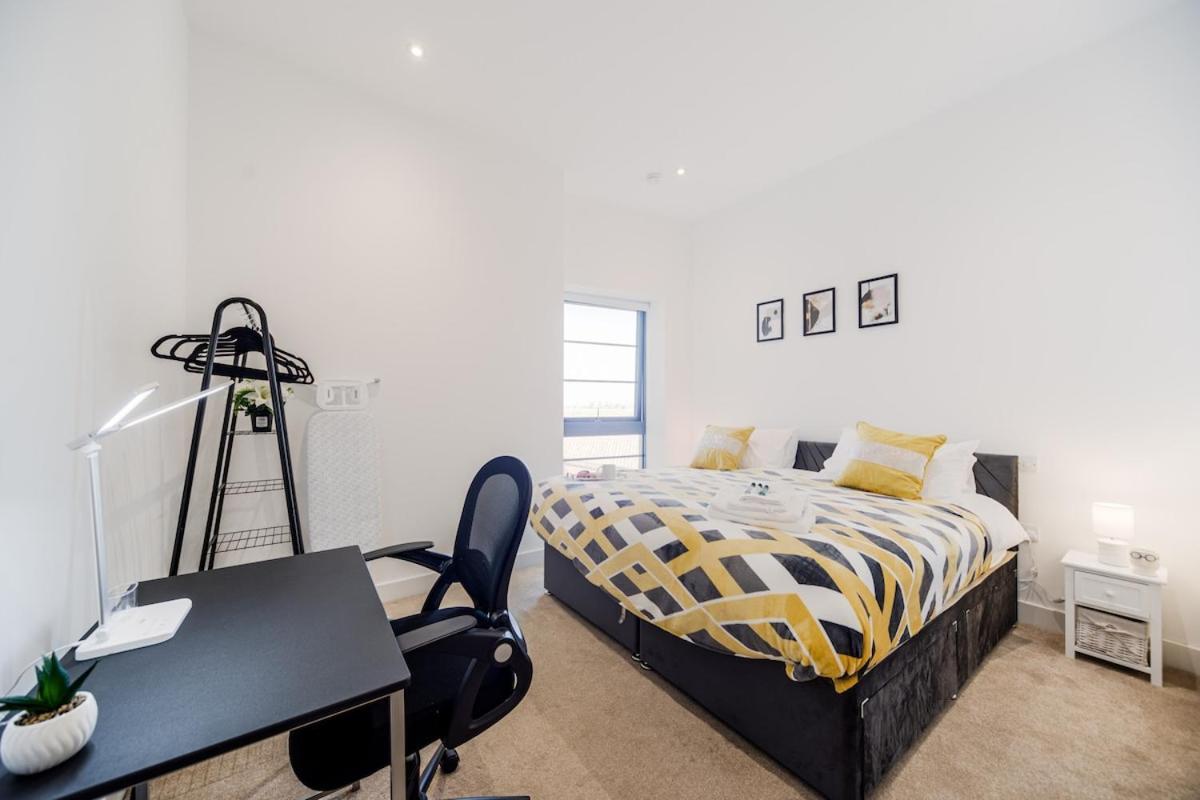 2 Bed Oasis Flat-o2-excel-canary Wharf- Shops- Trains -free Parking,wifi 500mb & Flex Check In Apartment