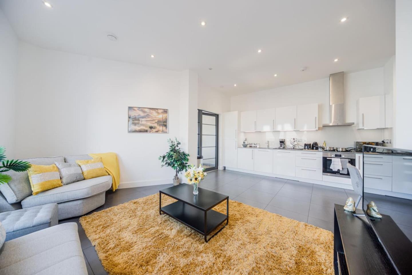 Apartment 2 Bed Oasis Flat-o2-excel-canary Wharf- Shops- Trains -free Parking,wifi 500mb & Flex Check In