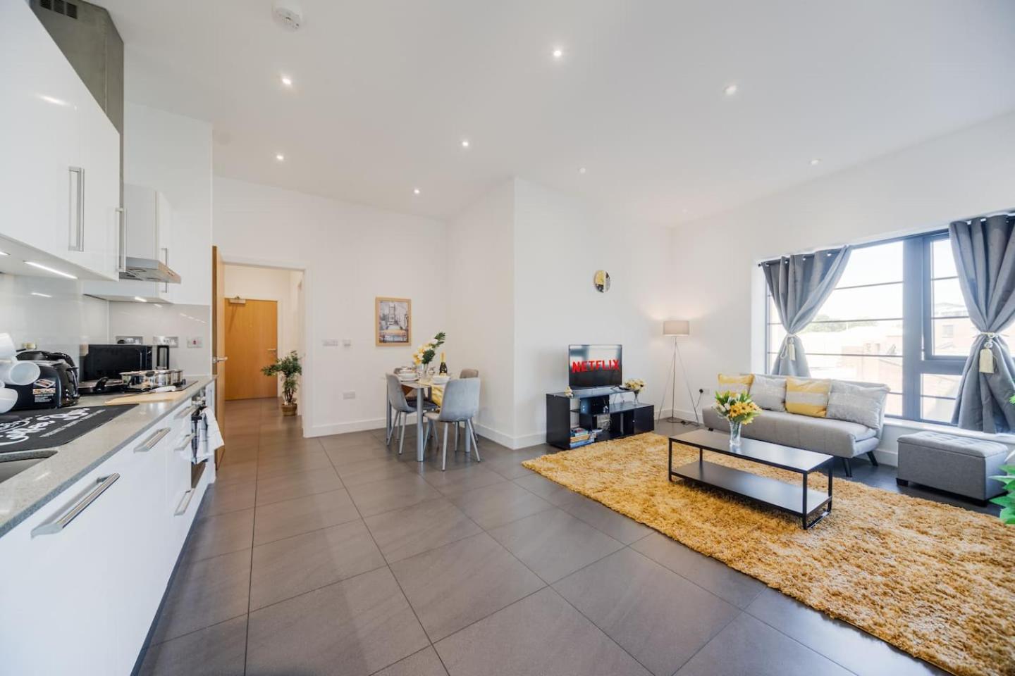 2 Bed Oasis Flat-o2-excel-canary Wharf- Shops- Trains -free Parking,wifi 500mb & Flex Check In Apartment London